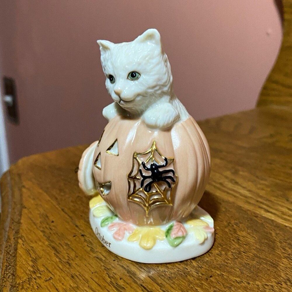 Lenox Handcrafted Hand Painted Porcelain October Cat on Pumpkin Figurine 2003